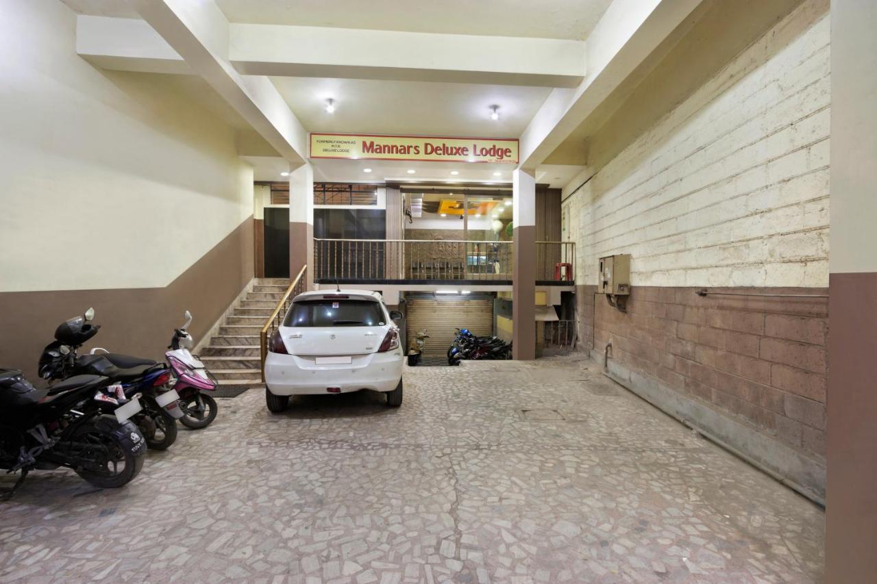 Mannars Deluxe Lodge Mysore Buitenkant foto