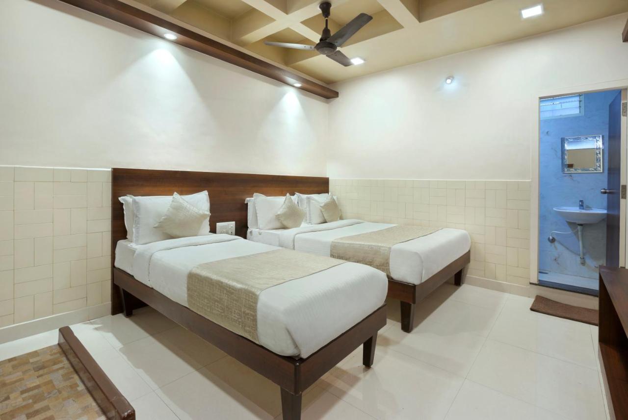 Mannars Deluxe Lodge Mysore Buitenkant foto