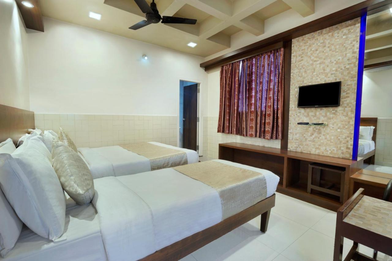 Mannars Deluxe Lodge Mysore Buitenkant foto