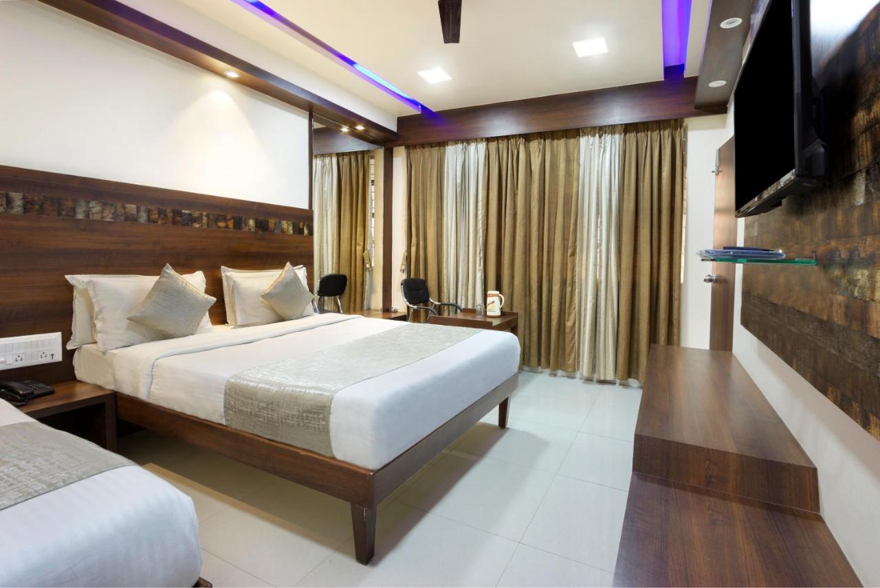 Mannars Deluxe Lodge Mysore Buitenkant foto