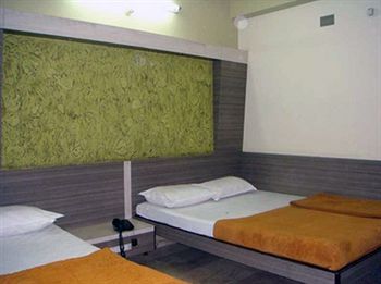 Mannars Deluxe Lodge Mysore Buitenkant foto