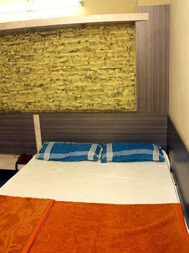 Mannars Deluxe Lodge Mysore Buitenkant foto