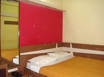Mannars Deluxe Lodge Mysore Buitenkant foto